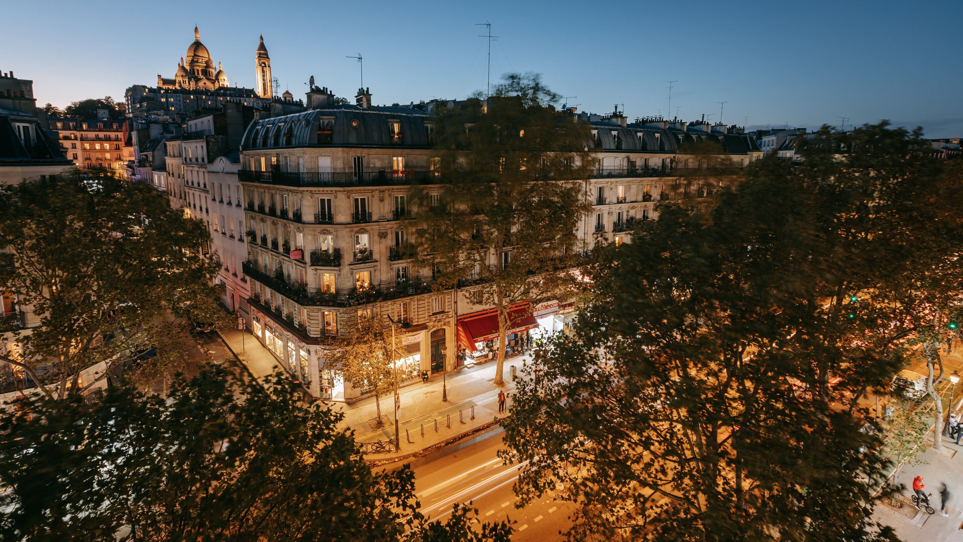 Montmartre showing a city and night scenes