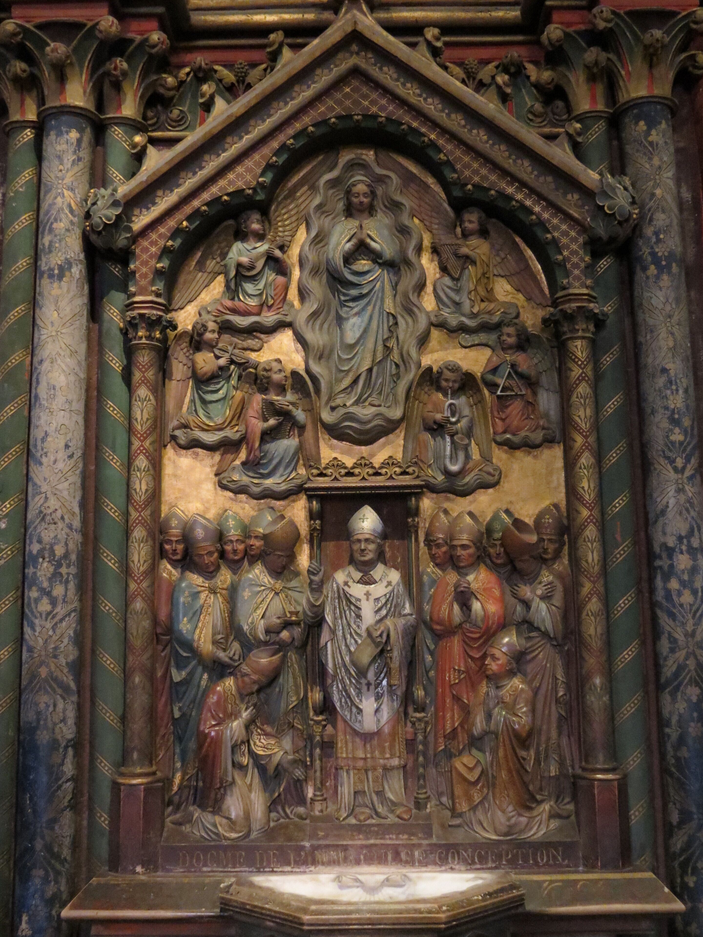 Bas-relief de la basilique de Bonsecours représentant le Dogme de l'Immaculée Conseption.