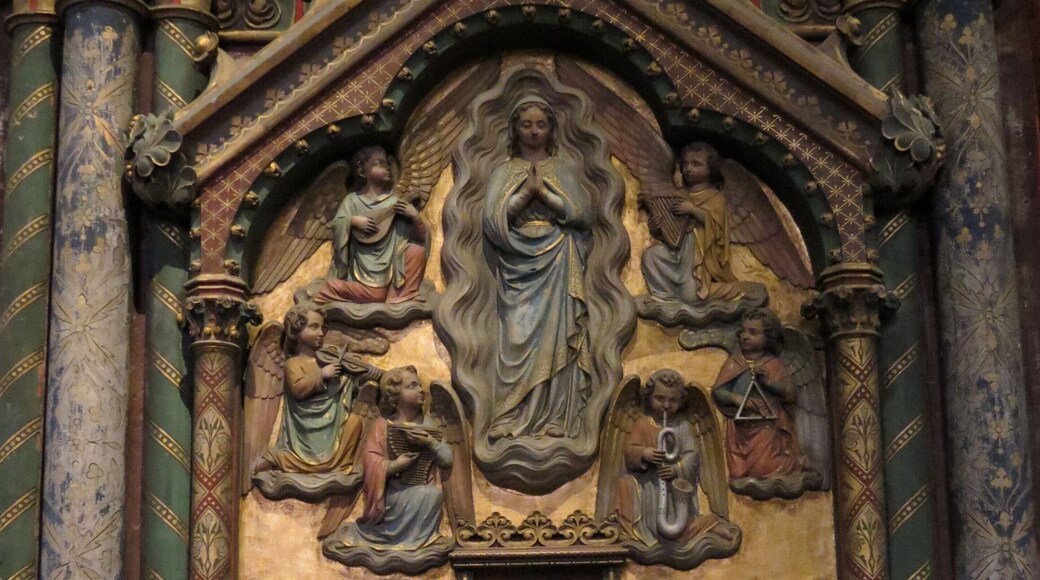 Bas-relief de la basilique de Bonsecours représentant le Dogme de l'Immaculée Conseption.