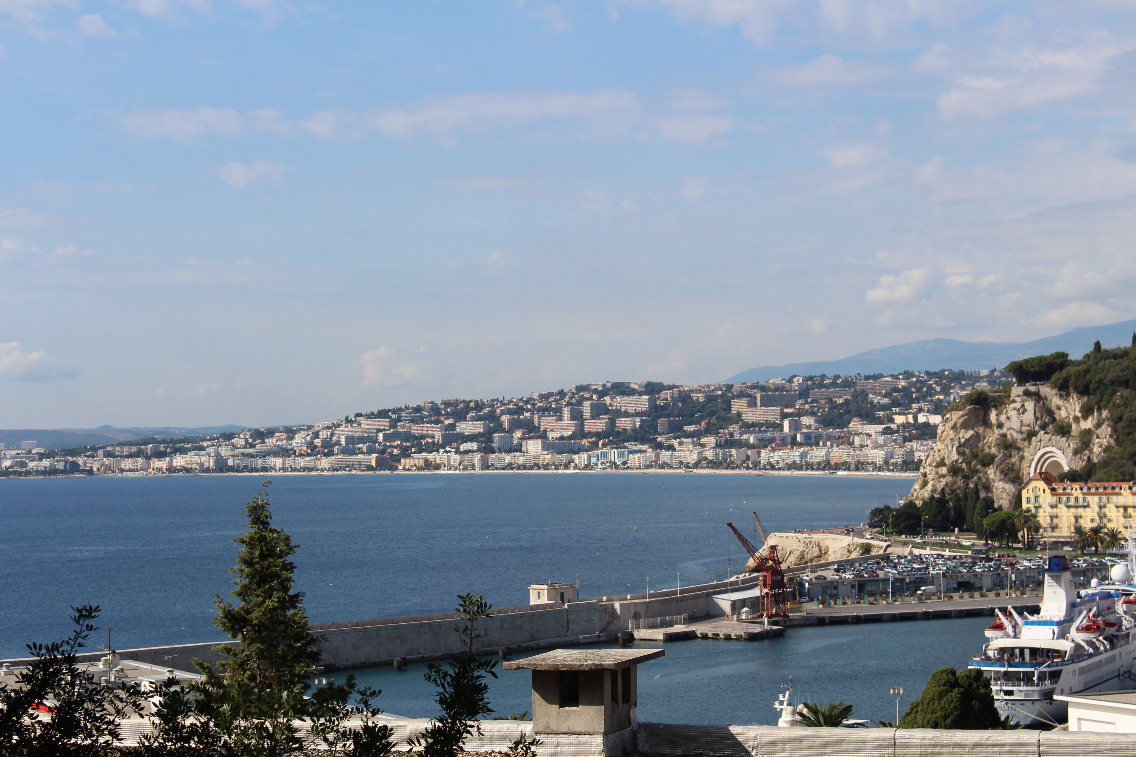 Город и залив Ниццы.