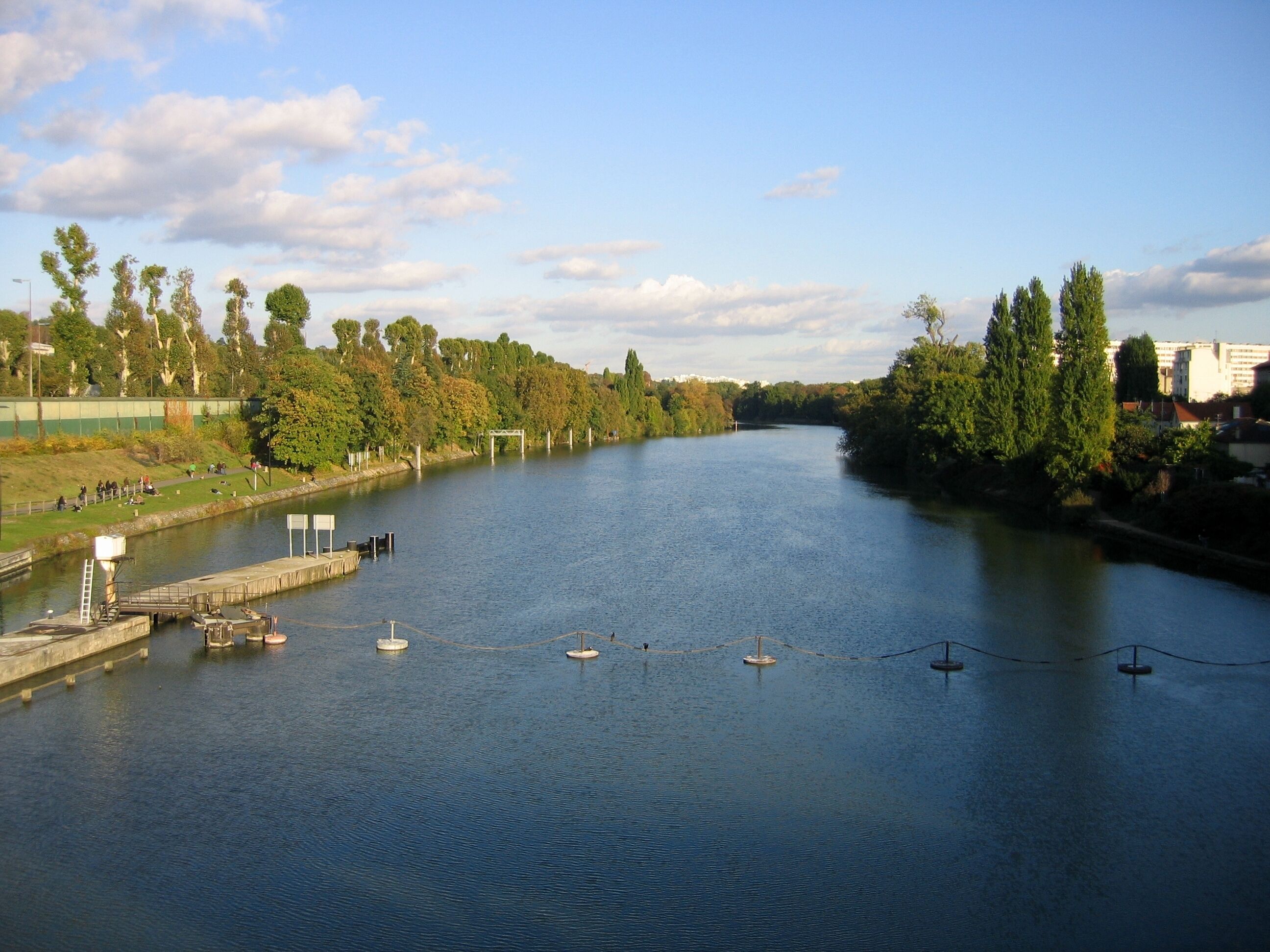 La Marne et sa dernière écluse à hauteur de Maisons-Alfort, la confluence avec la Seine n'est distante que de quelques centaines de mètres.