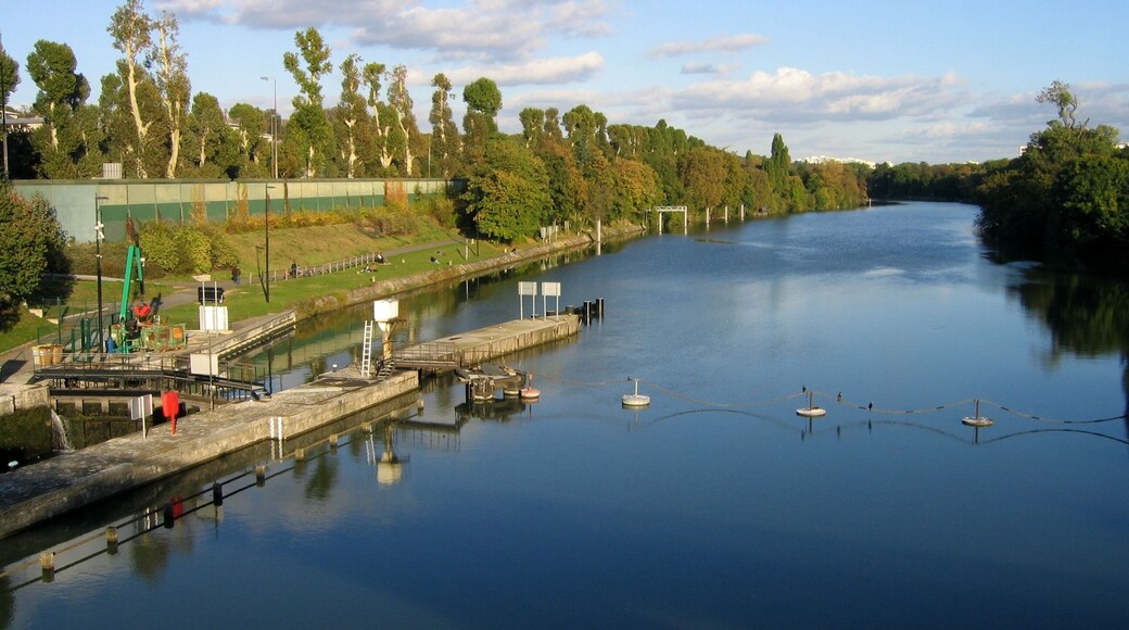 La Marne et sa dernière écluse à hauteur de Maisons-Alfort, la confluence avec la Seine n'est distante que de quelques centaines de mètres.