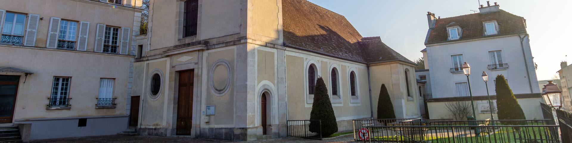 Vue extérieure de l'église catholique Saint-Maurice,
située dans la commune de Saint-Maurice, France, dans le département français du Val-de-Marne, en région Île-de-France