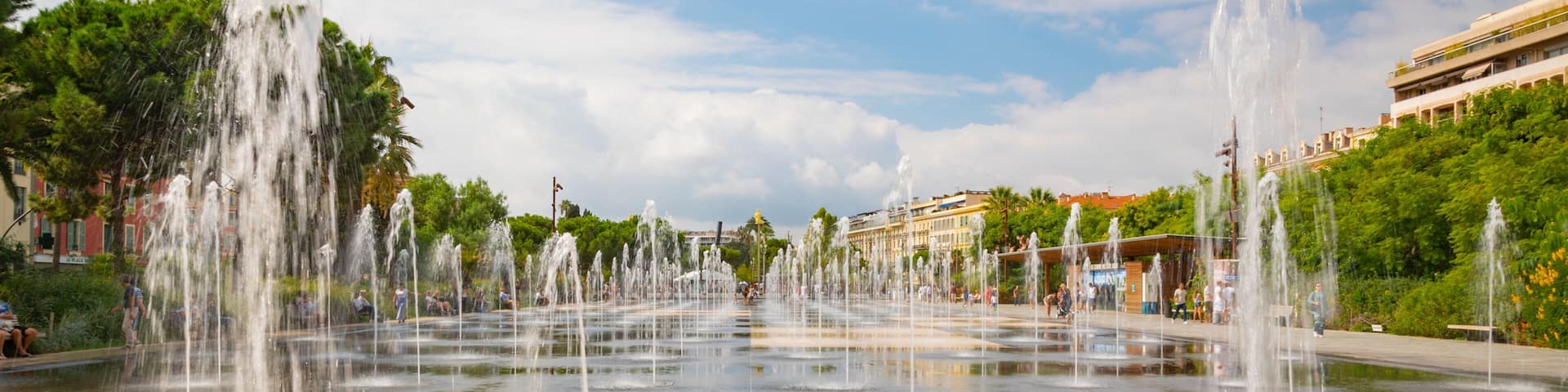 Carabacel featuring a pond and a fountain