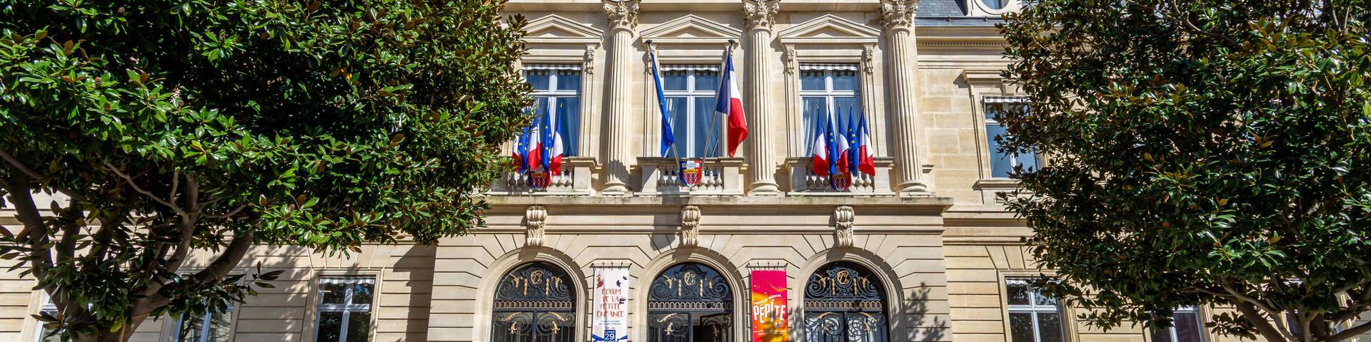 Vue extérieure de la mairie de Clichy, France, commune française située dans le département des Hauts-de-Seine, en région Île-de-France