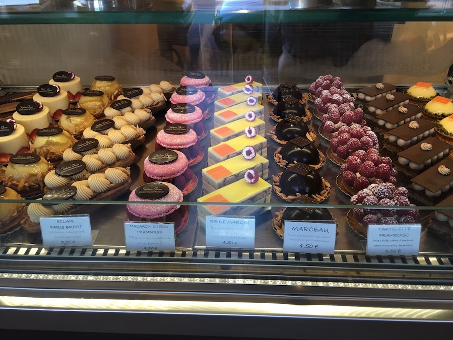 Pâtisseries et gourmandises the best patisserie of 2014. Middle of Colombes, France.