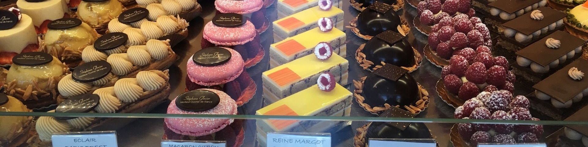 Pâtisseries et gourmandises the best patisserie of 2014. Middle of Colombes, France.