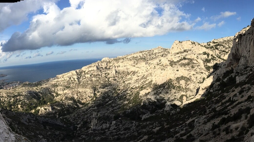 Le pas de la demie lune, Marseille. A nice hiking with a beautiful view. You can see the archipelago of Riou, natural reserve, the island of Jarron and Calseraigne, and, you have a view until La Seyne sur Mer.