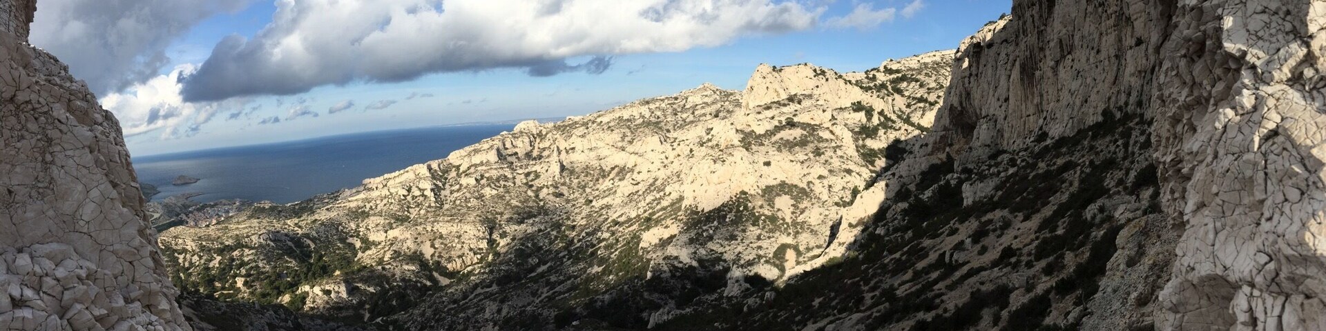 Le pas de la demie lune, Marseille. A nice hiking with a beautiful view. You can see the archipelago of Riou, natural reserve, the island of Jarron and Calseraigne, and, you have a view until La Seyne sur Mer.