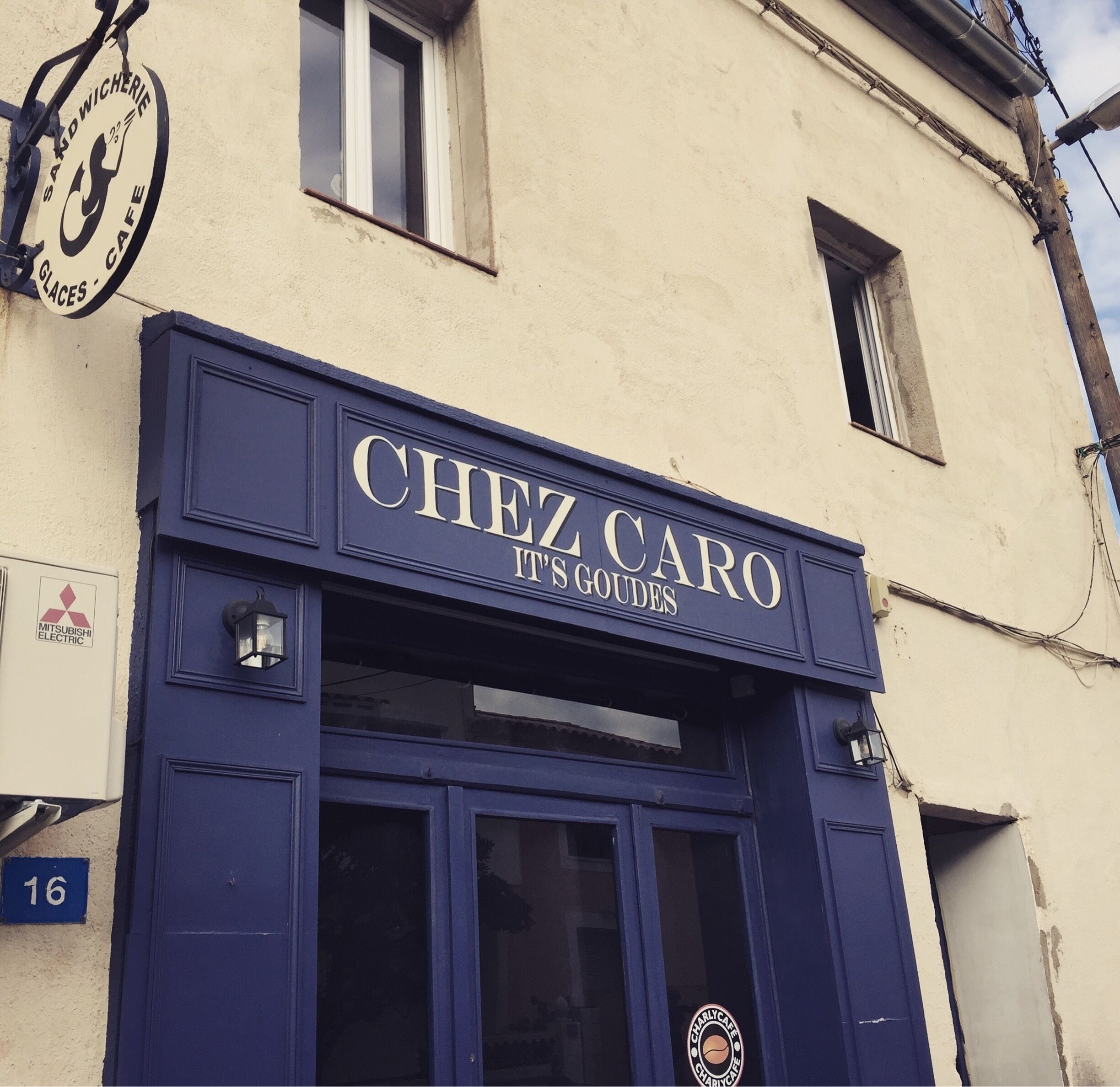 "Chez Caro, it's Goudes"