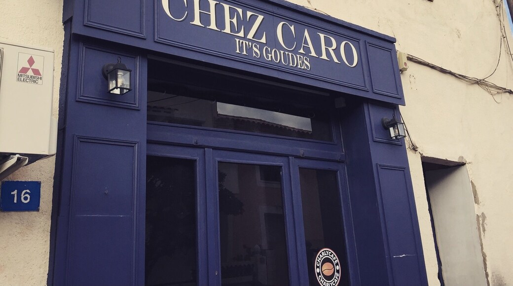 "Chez Caro, it's Goudes"