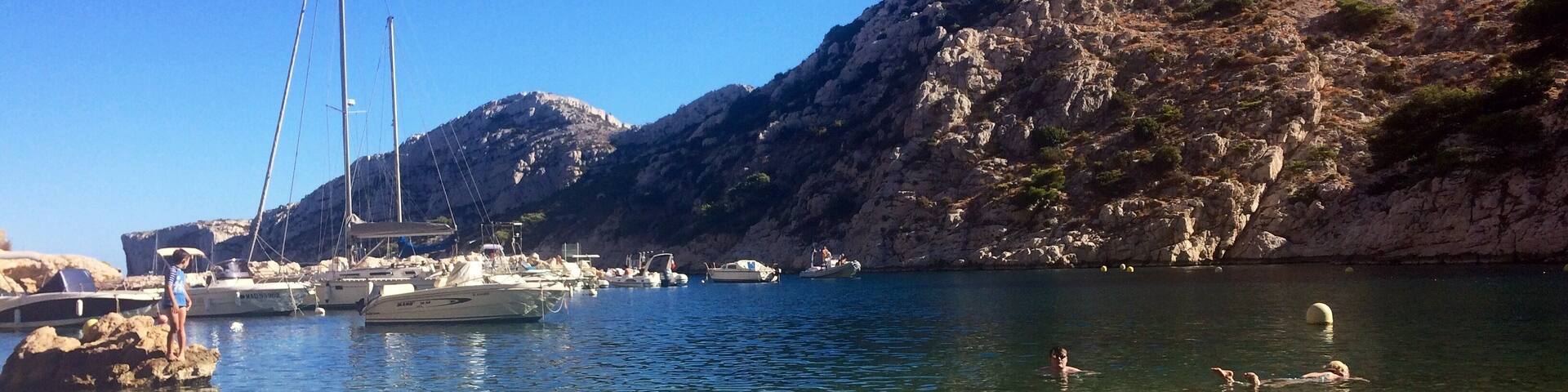 Le Parc national des Calanques is world's apart from the nearby vibrant port city of Marseille.
A short hike down on sandy tracks to get to the peaceful, serene and unspoiled beaches, the azure waters are a great place to soak up the sun and watch the world float by... just watch out for any Jellyfish!
#GreatOutdoors