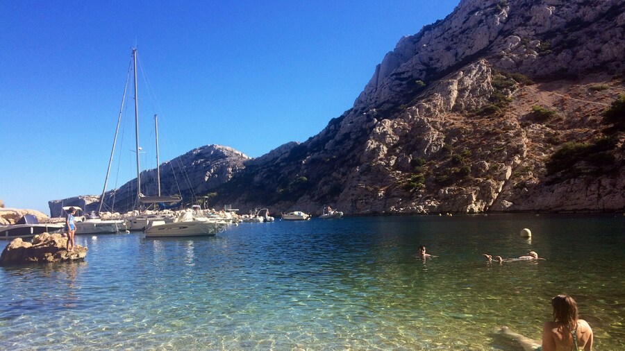 Le Parc national des Calanques is world's apart from the nearby vibrant port city of Marseille.
A short hike down on sandy tracks to get to the peaceful, serene and unspoiled beaches, the azure waters are a great place to soak up the sun and watch the world float by... just watch out for any Jellyfish!
#GreatOutdoors