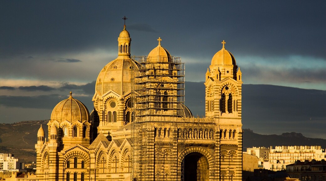 Sun drenched structures in France.
#StunningStructures