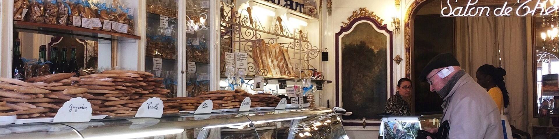 I wandered around Marseille for a place like this! Beautiful pastries, cookies, sweets and chocolate! A must see in Marseille.