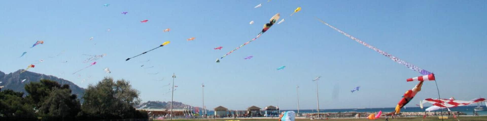 Kites flying along the Prado beaches at the Marseilles International FĂȘte du Vent on september.
#france #outdoors #getaway #troveon #SkyFullOfColor