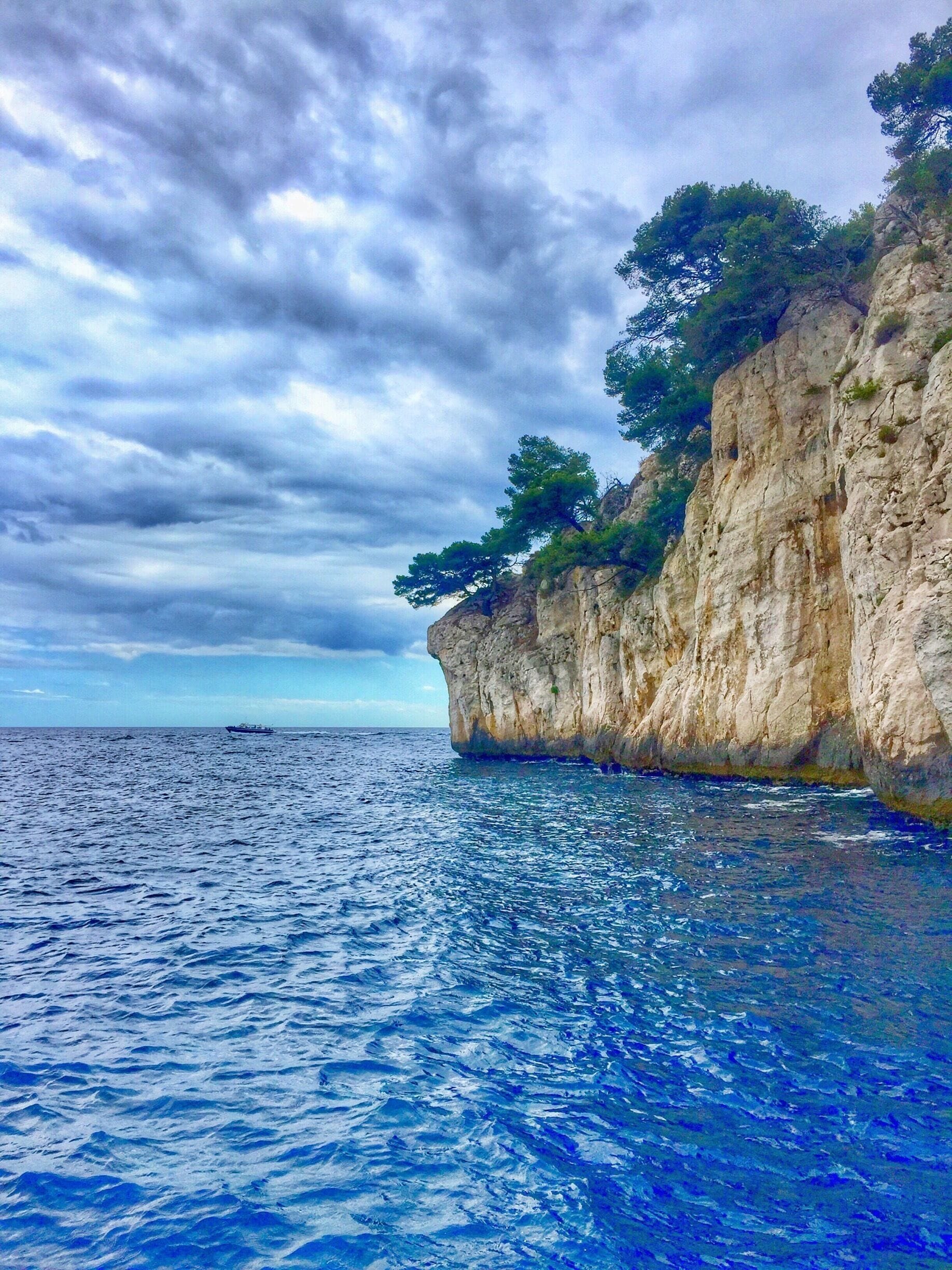 View of cliffs of les Parc National des Calanques from boat

#AquaTrove