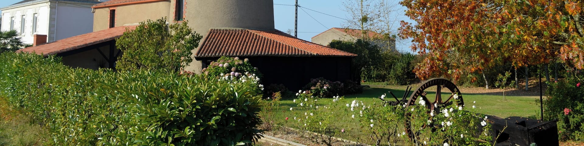 This building is indexed in the Base Mérimée, a database of architectural heritage maintained by the French Ministry of Culture, under the reference PA00108808 .