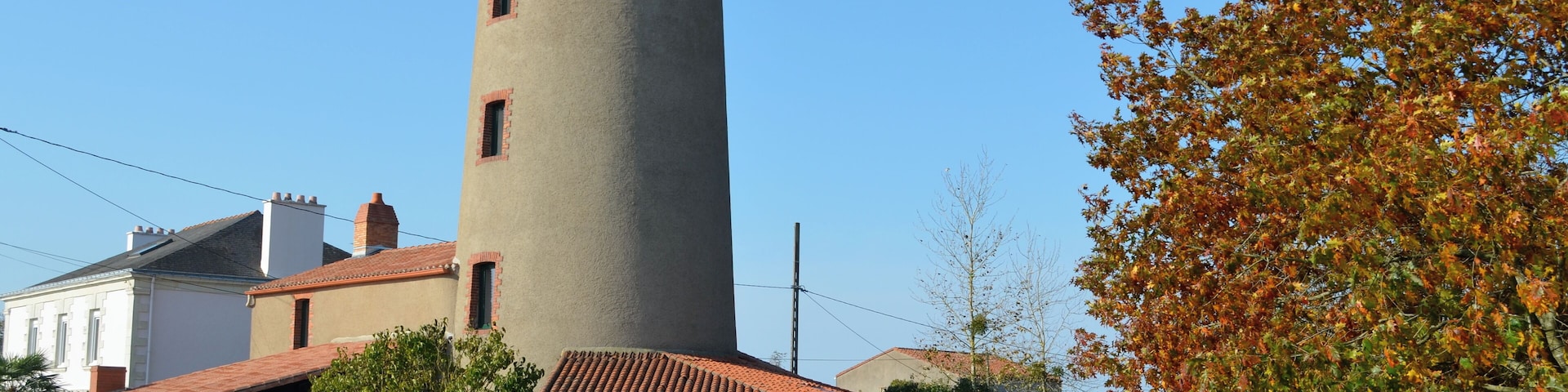 This building is indexed in the Base Mérimée, a database of architectural heritage maintained by the French Ministry of Culture, under the reference PA00108808 .