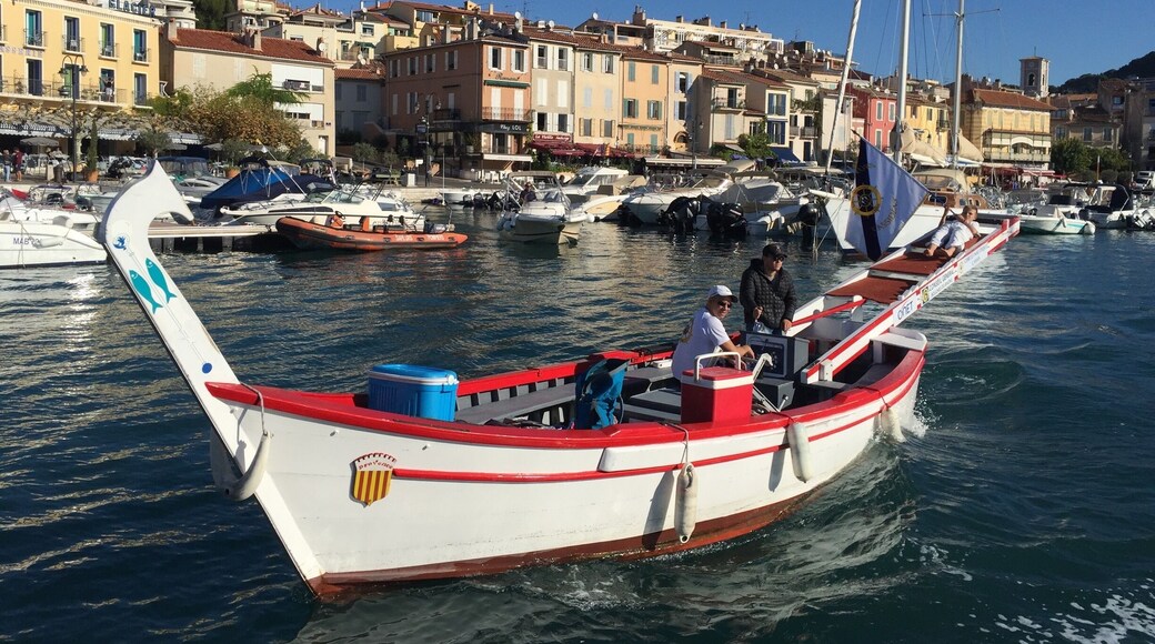 Traffic leaving the Cassis harbor. I like the flag waver on the stern.