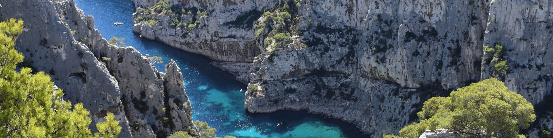 Hiking the #Calanques in #Marseilles was by far one of the highlights of our half a year abroad. #France in the summertime is so gorgeous! You can read more about how to find and hike this trail, as well as the best time to go in my detailed blog post below. I couldn't stop taking photos of this turquoise water!
https://contoursofatravelersmap.com/2017/08/23/hiking-the-calanques-cassis-france/
#lifeatexpedia
#naturephotography
#hiketheworld
#travel
#france
#blue