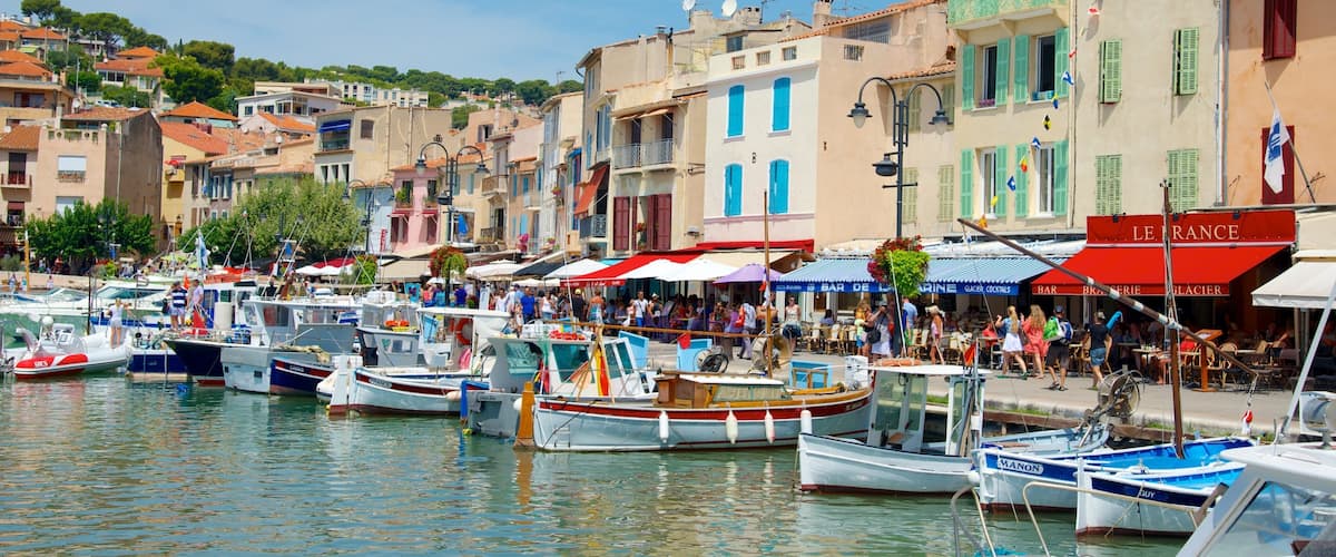 Cassis showing a coastal town, a bay or harbor and general coastal views
