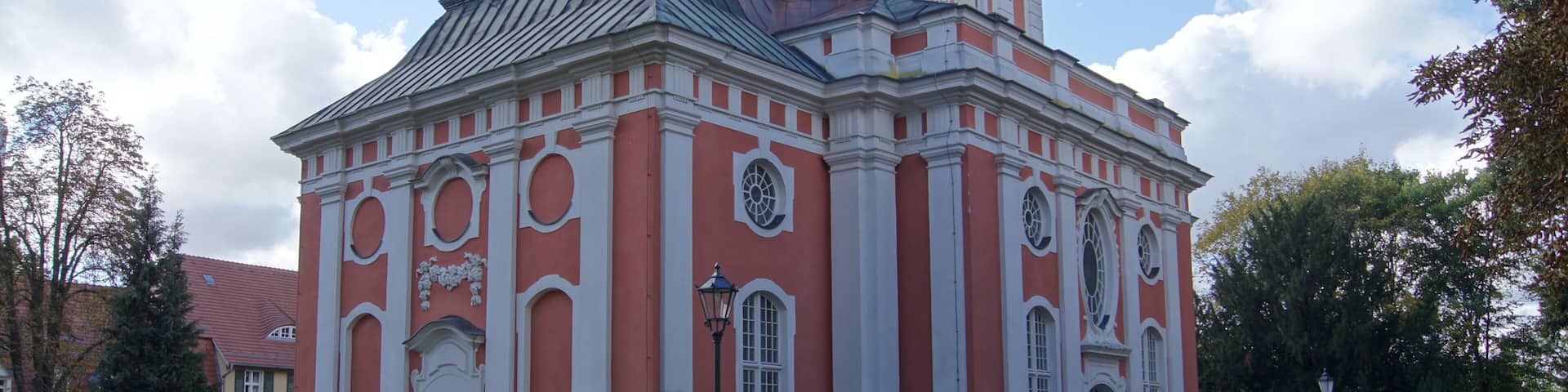 This is a photograph of an architectural monument. It is on the list of cultural monuments of Berlin, no. 09050466