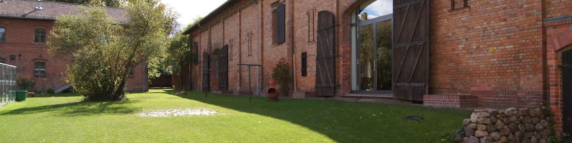 This is a photograph of an architectural monument. It is on the list of cultural monuments of Berlin, no. 09050467