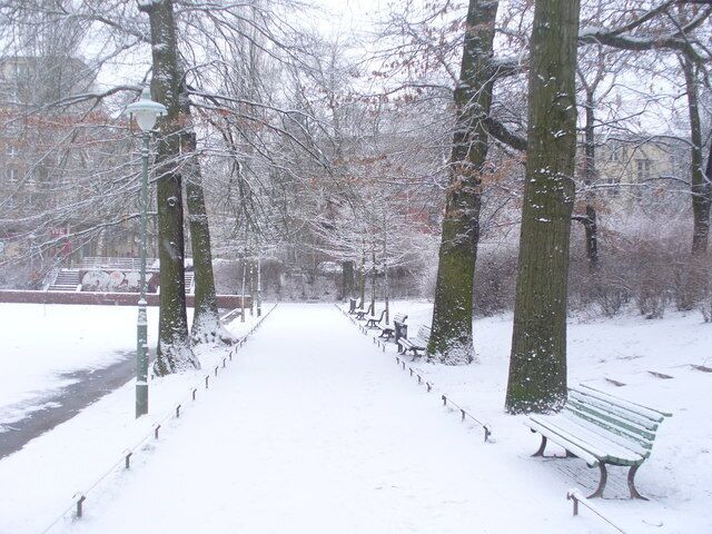 Schneebedeckte Lauenburger Platz (Snow-covered Lauenburg Square)