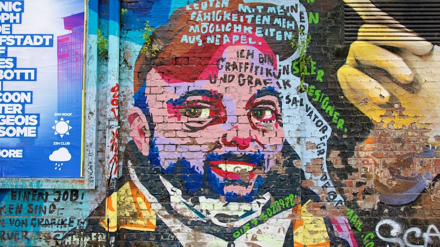 Friedrichshain featuring taide ja ulkotaide