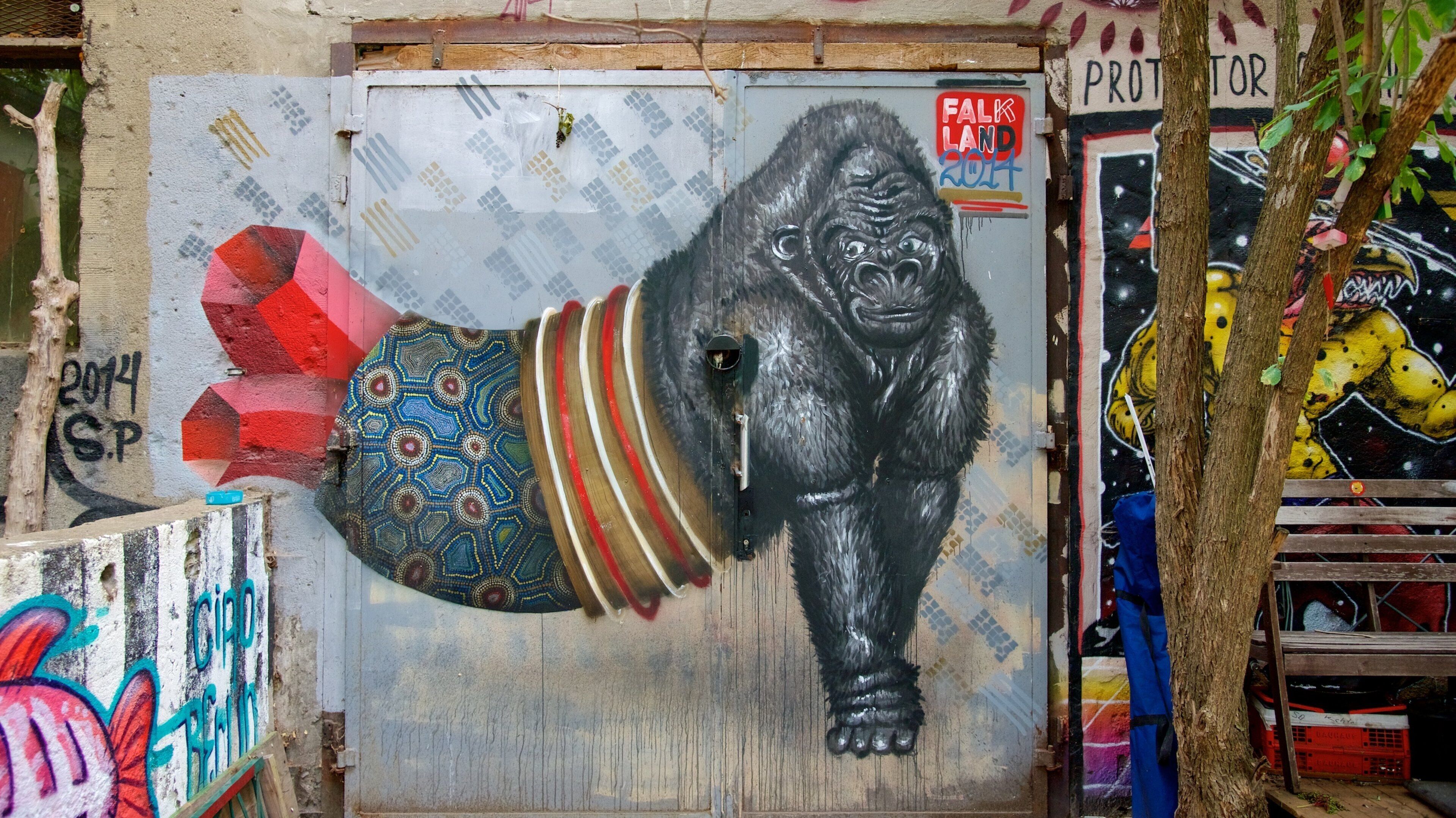 Friedrichshain som visar utomhuskonst och konst