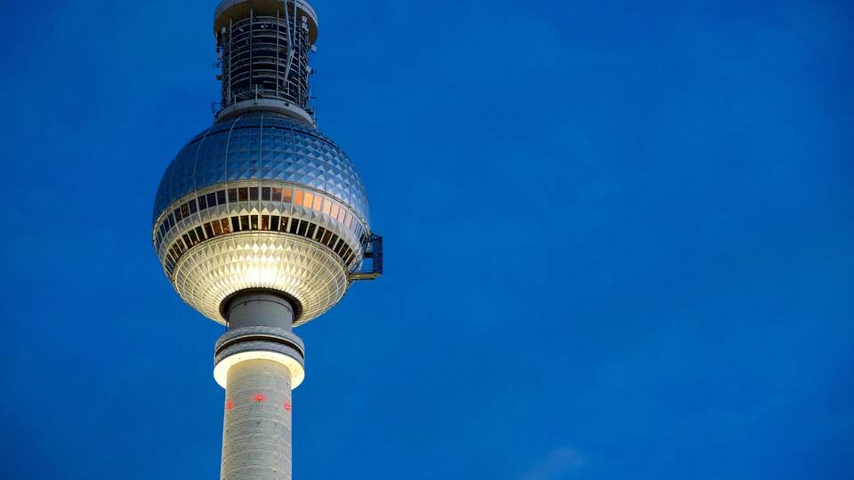 Mitte featuring a skyscraper