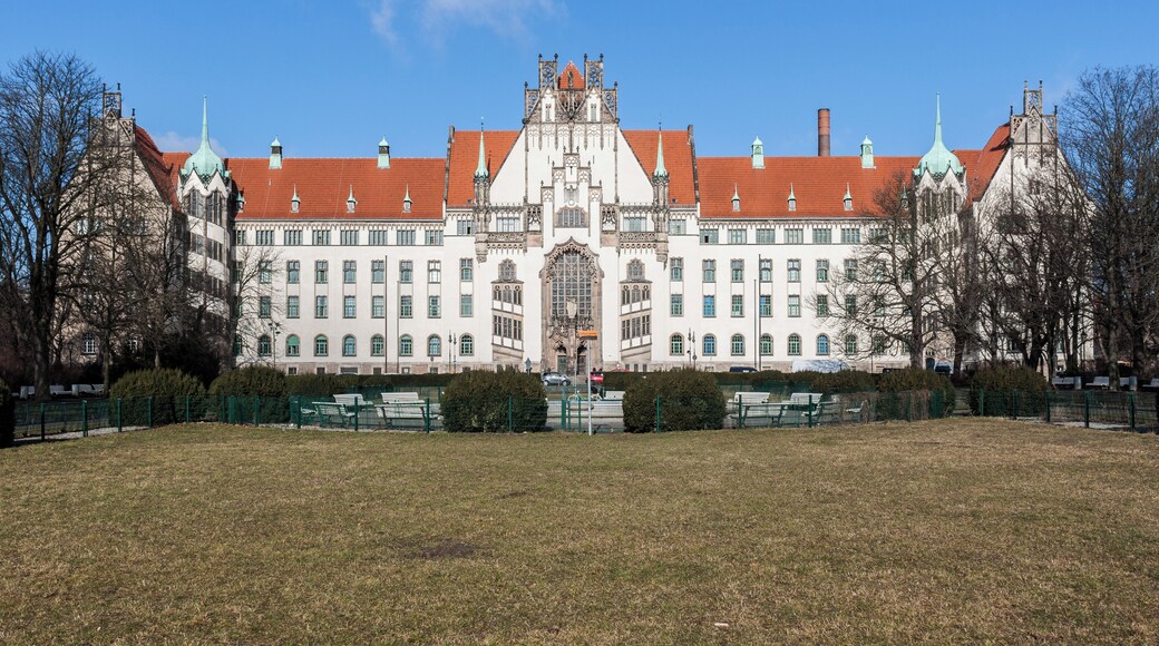 The local court of Wedding (Berlin) was built in 1901-1906, designed by Rudolf Mönnich and Paul Thoemer in neo-gothic style.