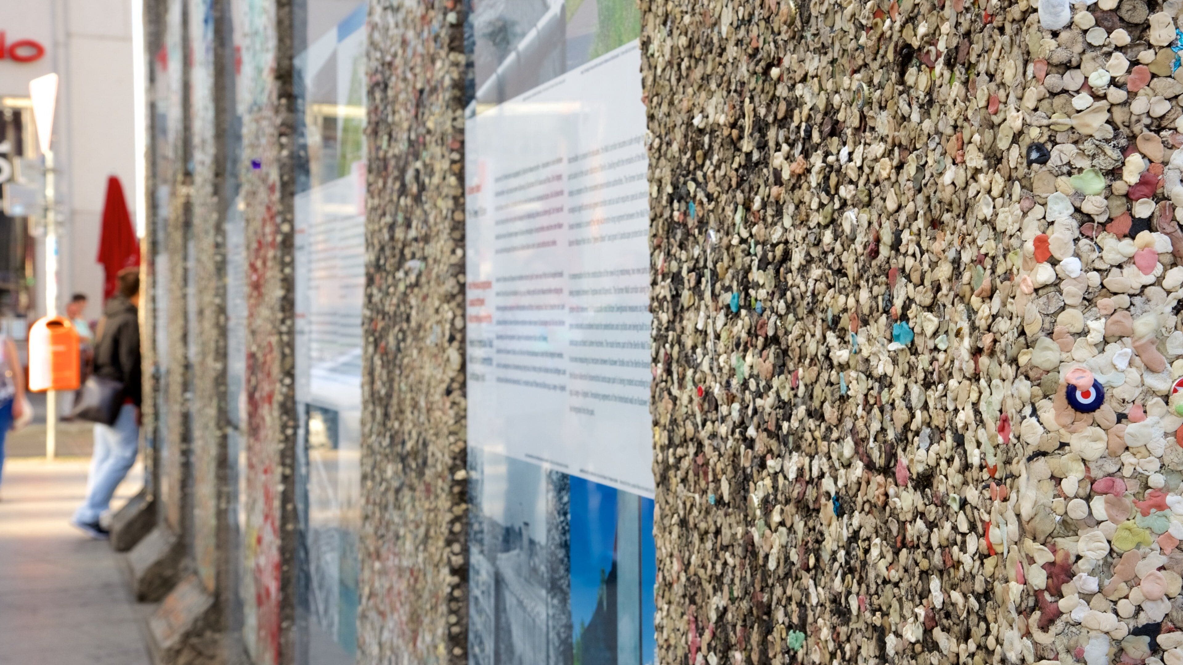 Mitte featuring street scenes and outdoor art