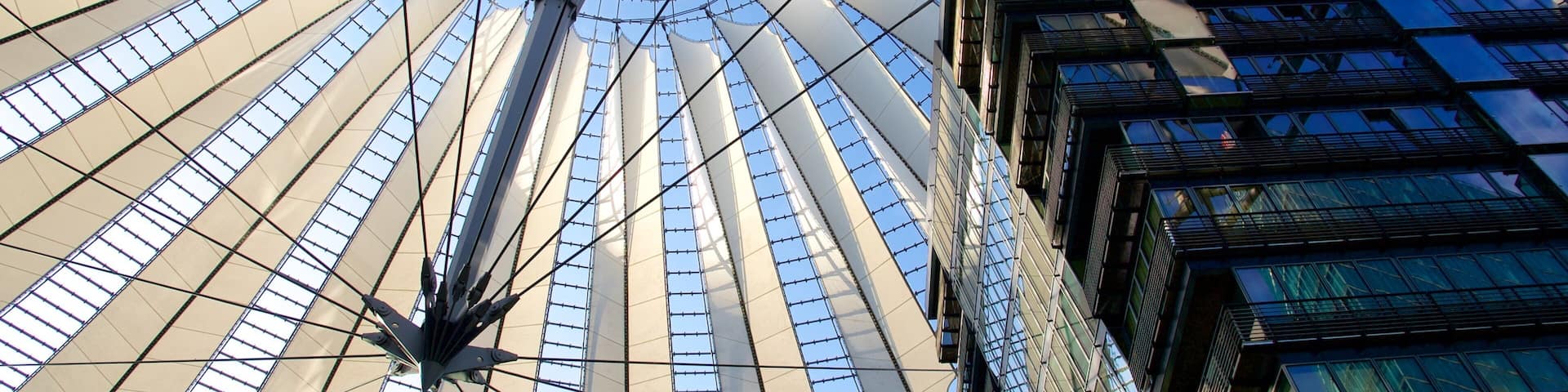 Mitte che include città e architettura moderna