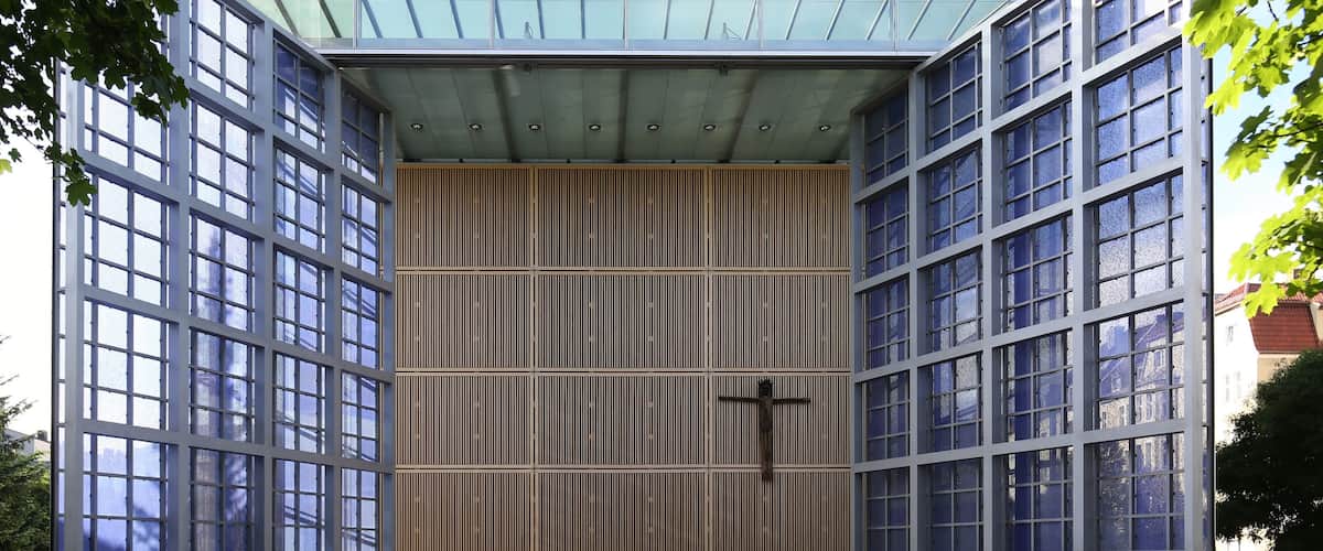 Herz-Jesu-Kirche mit geöffneten Toren anlässlich zur Veranstaltungsreihe "Offene Tore".