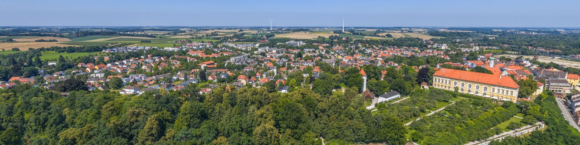Luftbild der Kreisstadt Dachau an der Amper nordwestlich von München