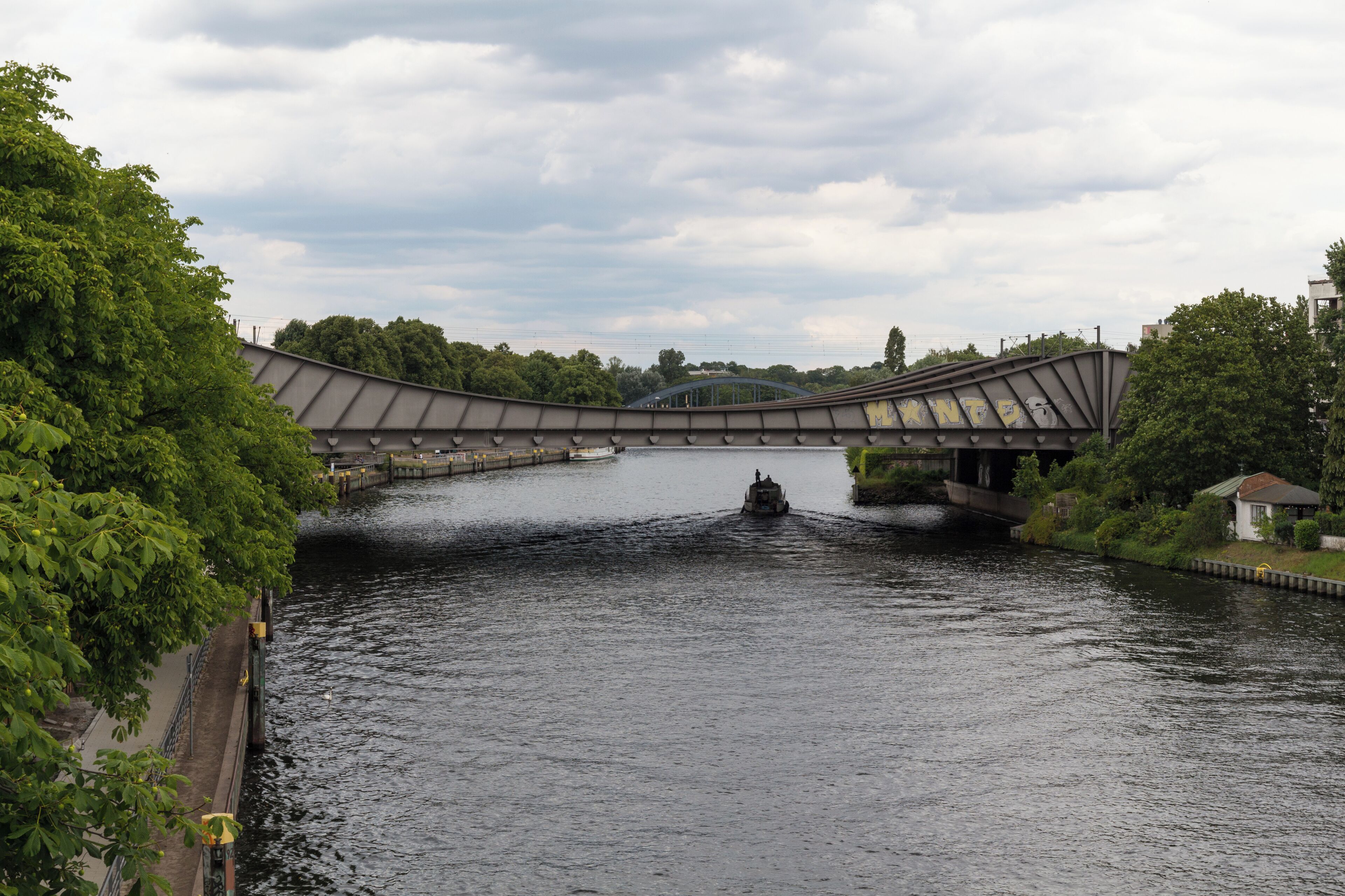 Eisenbahnbrücke über die Havel in Berlin-Spandau.