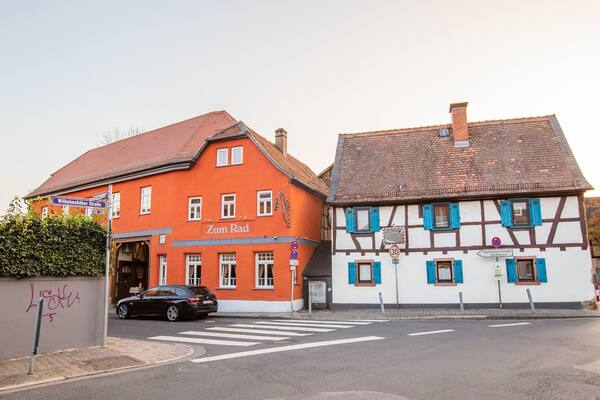 Seckbach showing a small town or village and heritage elements