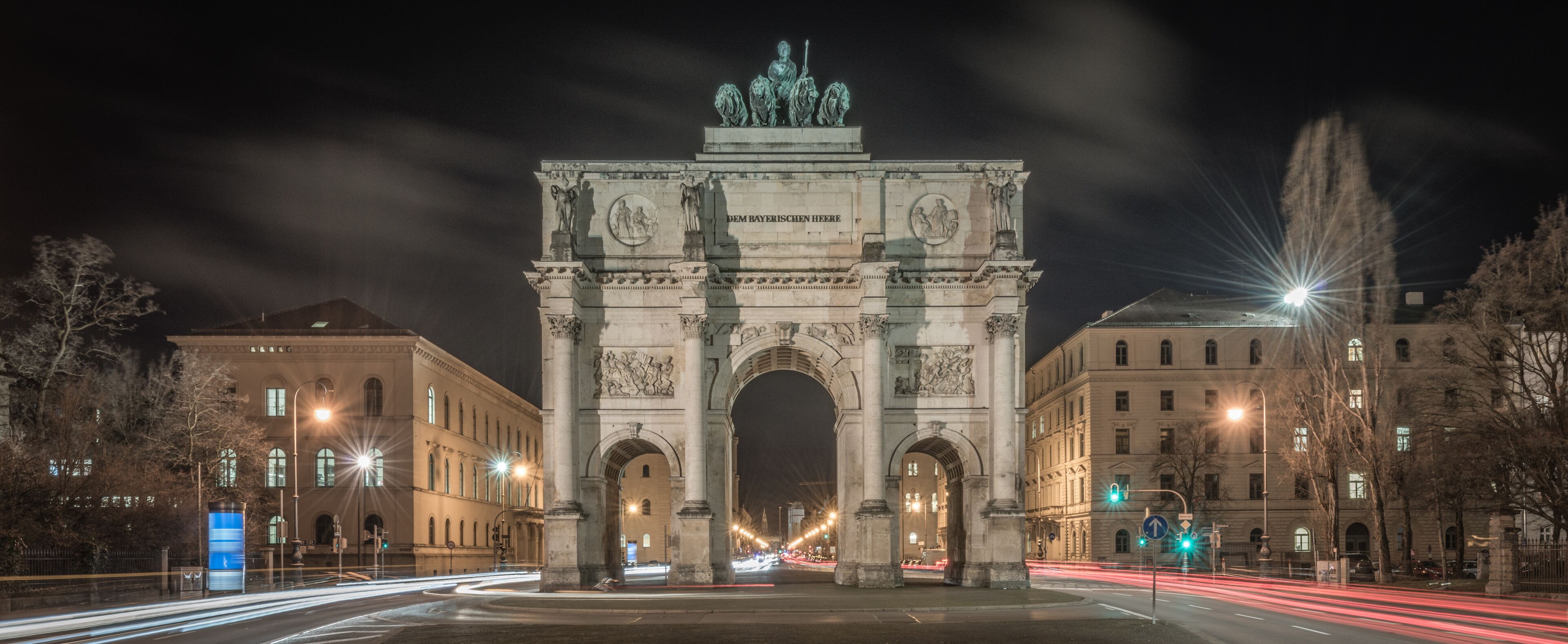 Siegestor bei Nacht