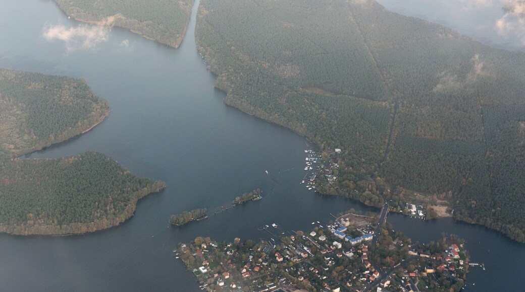 Vue aérienne du Seddinsee dans le Land de Berlin lors d'un vol entre CDG et TXL.