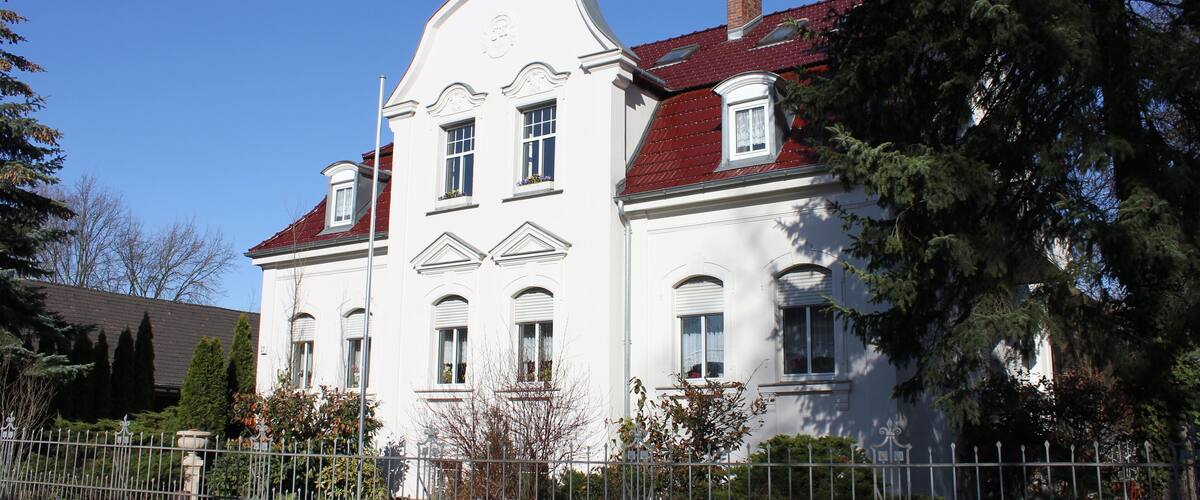 This file was uploaded with Commonist. Bauernhof Kühne Wohnhaus mit Vorgarteneinfriedung, 1909 von G. Schirmer und Albert Mehl