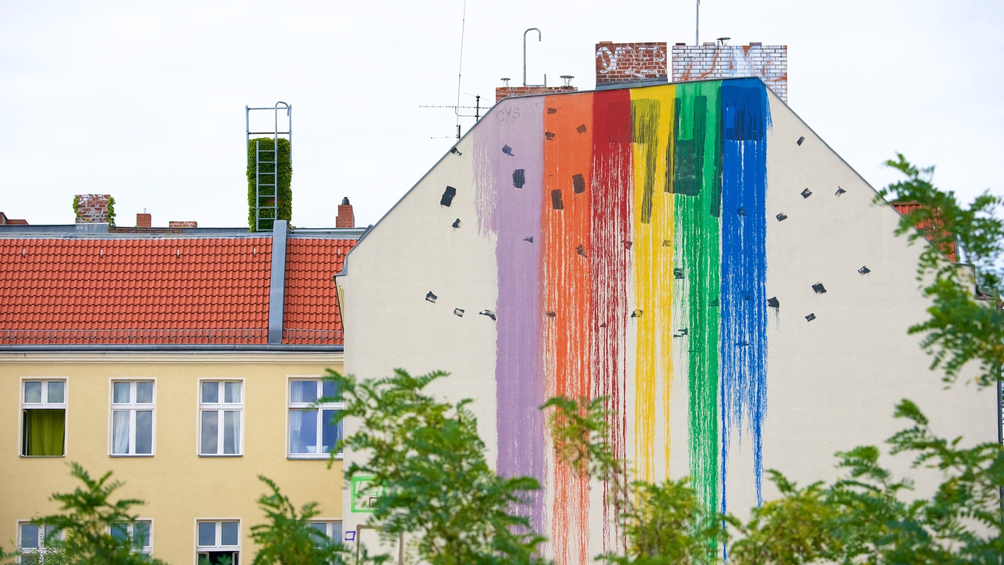 Neukoelln which includes outdoor art