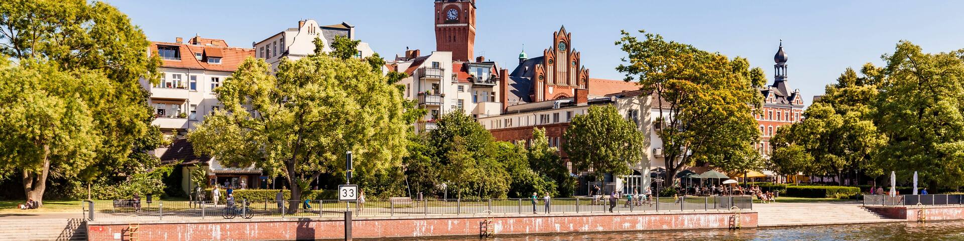 Germany, Berlin, Treptow-Koepenick, Spree river, Koepenick, Old town, Townhall, waterfront promenade