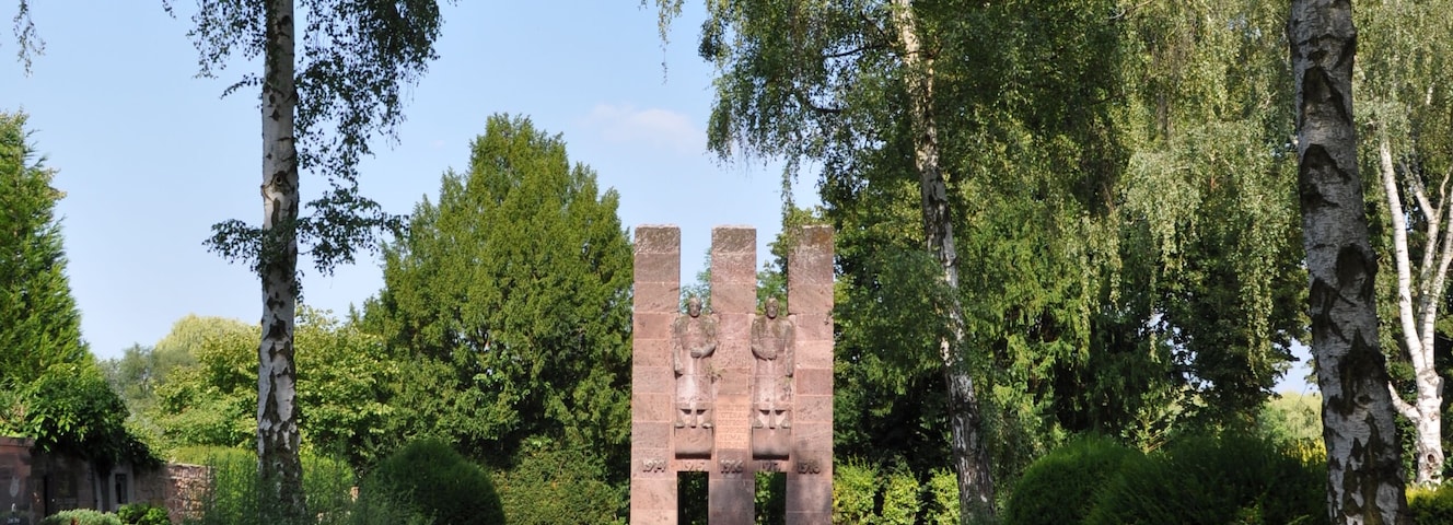 Fechenheim. Friedhof, Ehrenmal