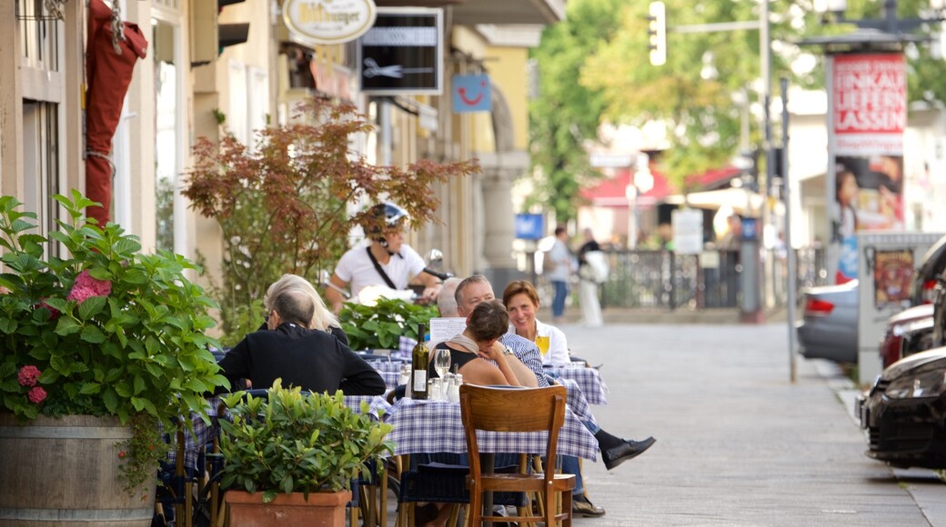 Charlottenburg que incluye comidas al aire libre y imágenes de calles y también un pequeño grupo de personas