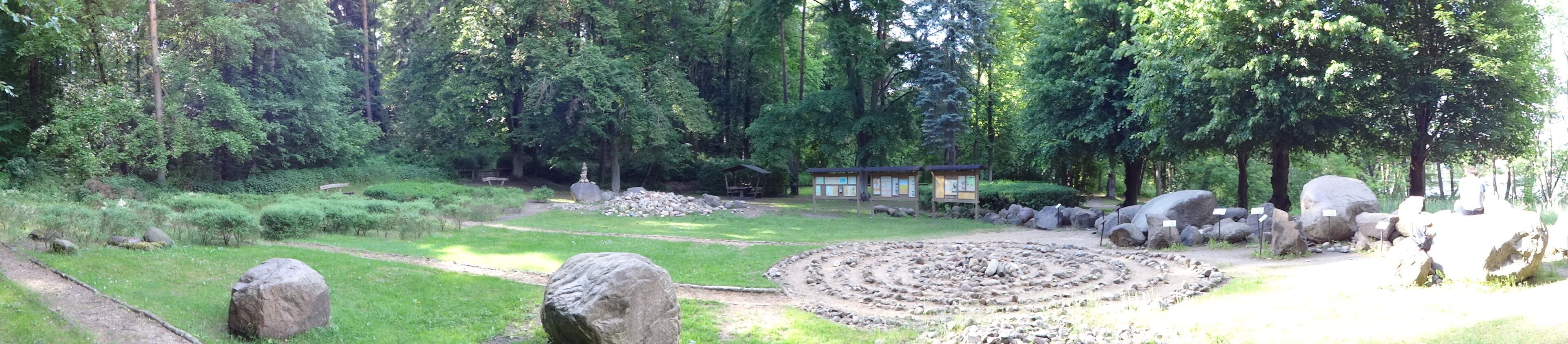 Eiszeitgarten Buckow (Märkische Schweiz) - eine gärtnerische Darstellung der eiszeitlich geprägten Landschaft um Buckow, gelegen im Lunapark an der Buckowseepromenade in Buckow