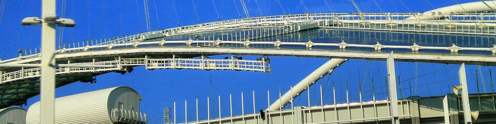 Modern Greek architecture and style is not all that similar to the ancient ruins, yet not all that different.