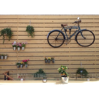 A nice place to enjoy your iced coffee. A beautiful roof garden with interesting deco ideas.