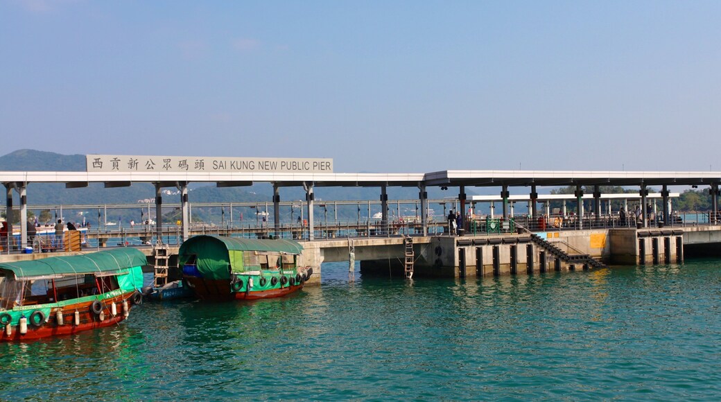 Sai Keng que incluye señalización, vistas generales de la costa y paseos en lancha